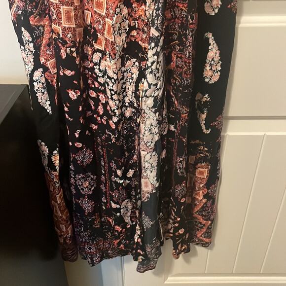 Wonderly Dress Size Large with Slits - Picture 8 of 10